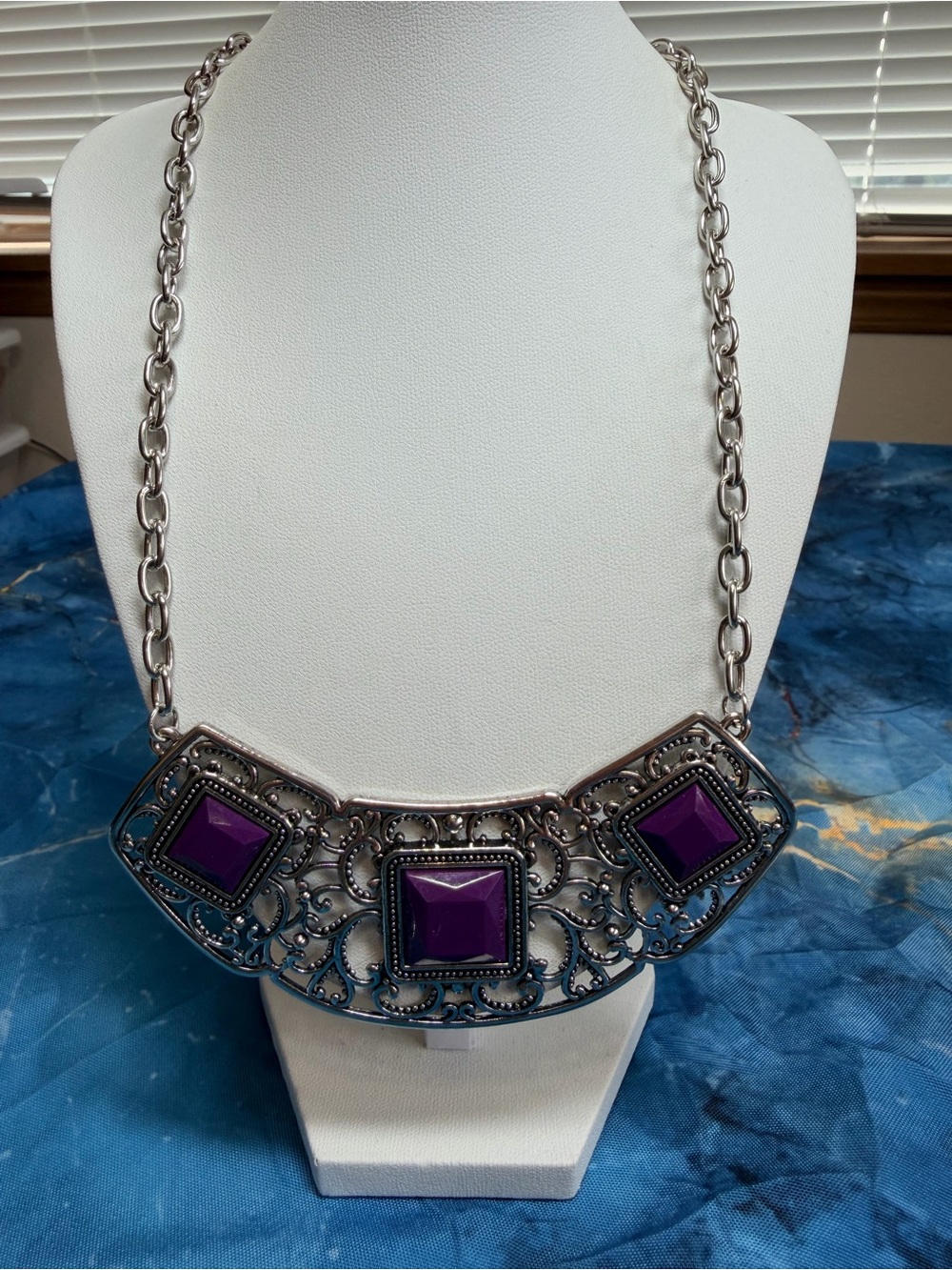 Feeling independent Necklace and Earring set NWT
